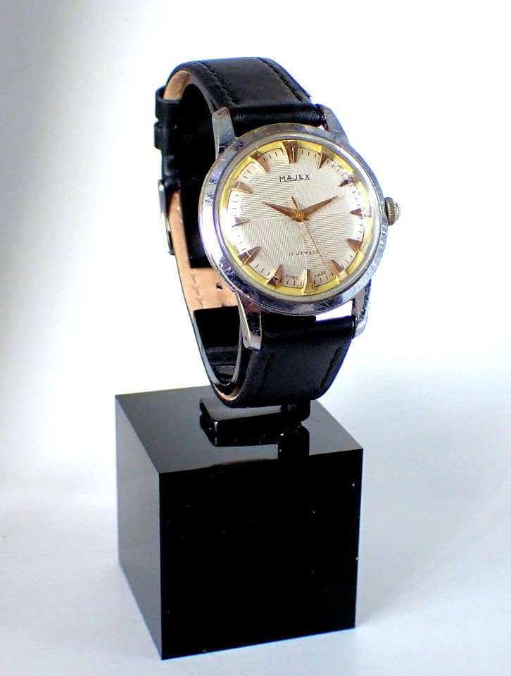 Majex 17 Jewel Mechanical Circa 1960's Swiss Made - Image 3