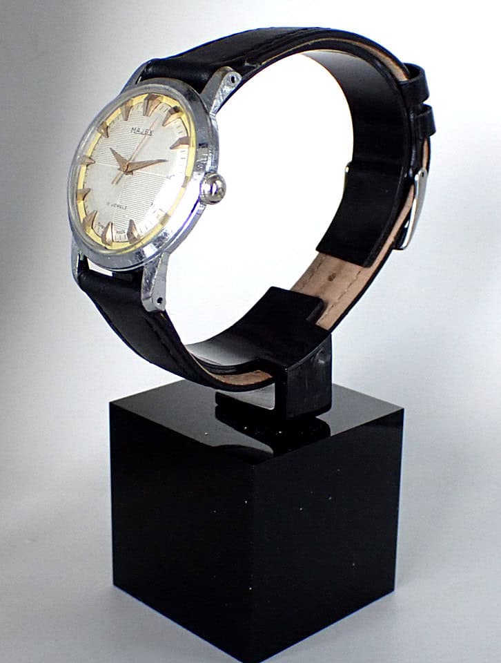 Majex 17 Jewel Mechanical Circa 1960's Swiss Made - Image 2