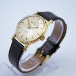 Vintage Gold Wristwatch with Leather Strap, Classic Timepiece, Luxury Watch.