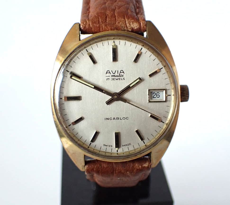 Luxury vintage AVIA wristwatch with date display and leather strap.