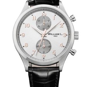 The William L 1985 Vintage Style Small Chronograph features a bicolour stainless steel case, silver dial, black ‘croco’ strap, and two side buttons. Model WLAC02GOCN. Buy at 0% with Klarna.
