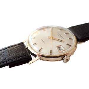 Vintage Seiko automatic watch with leather strap and date display.