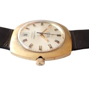 Gold vintage wristwatch with leather strap, classic design and date display.